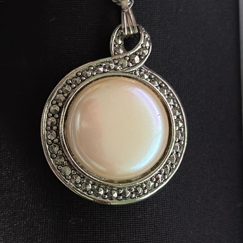 Lovely Vintage Avon Heirloom Riches Necklace - Faux Pearl and Marcasite